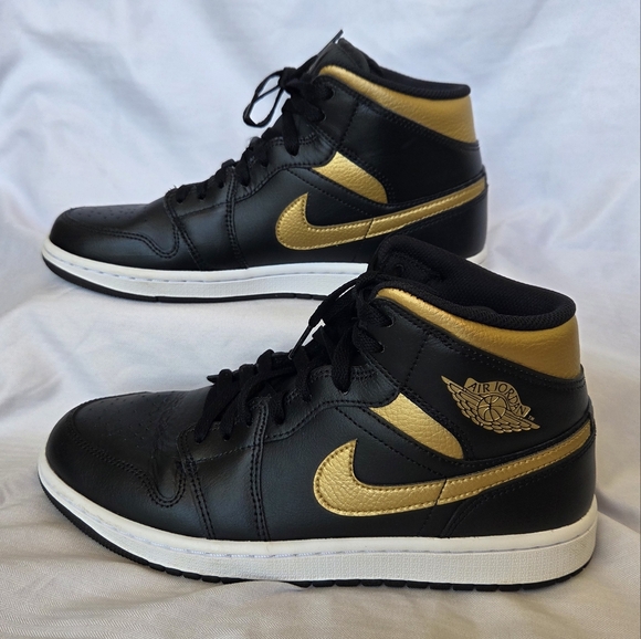 Nike Other - Mens NIKE Shoes (sz:8.5)